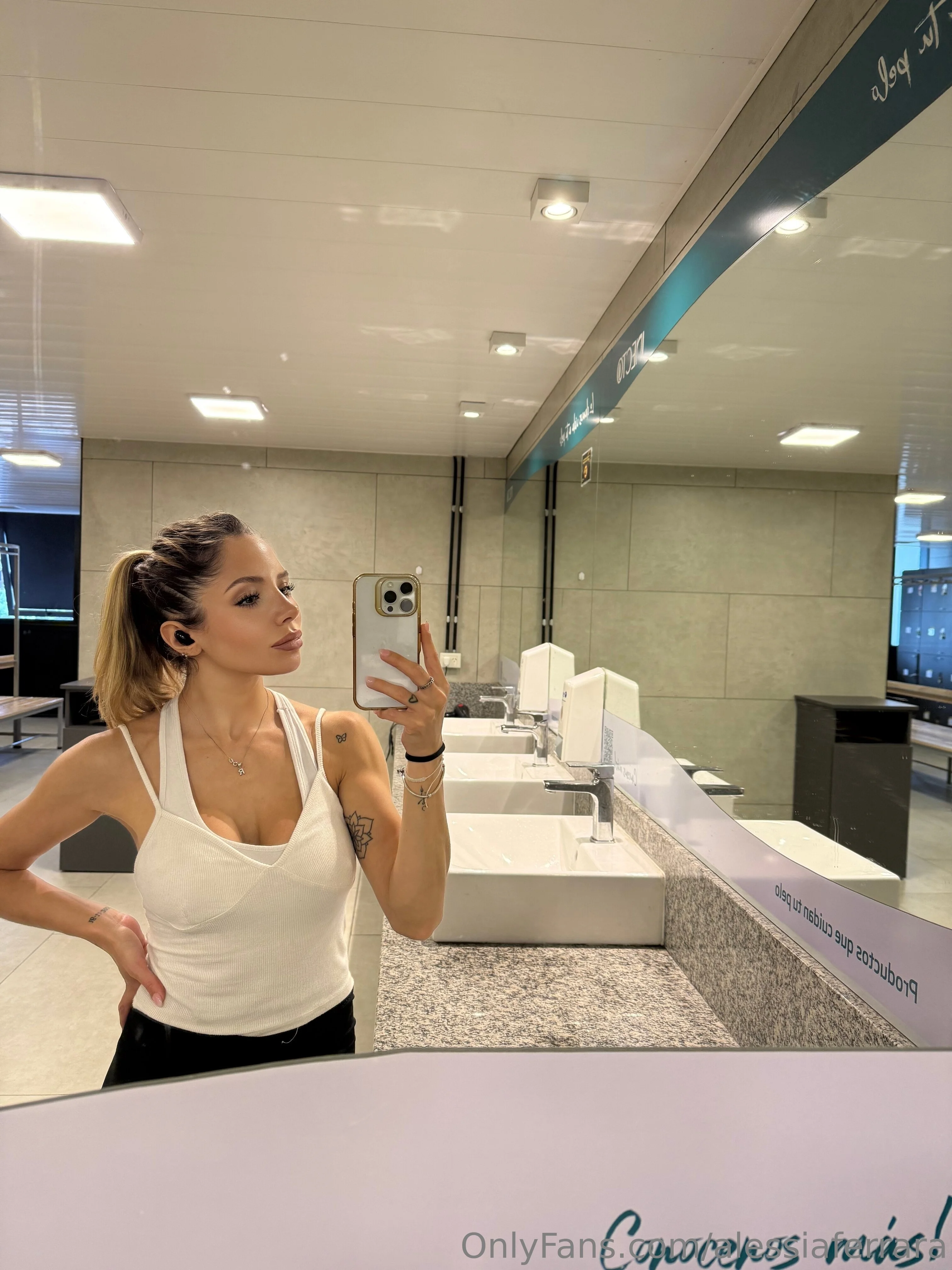 Alessia 🇮🇹 Petite Pleasure photo #11