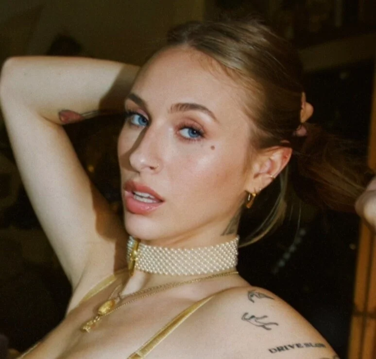 Angel Youngs 🩵 OnlyFans leaks