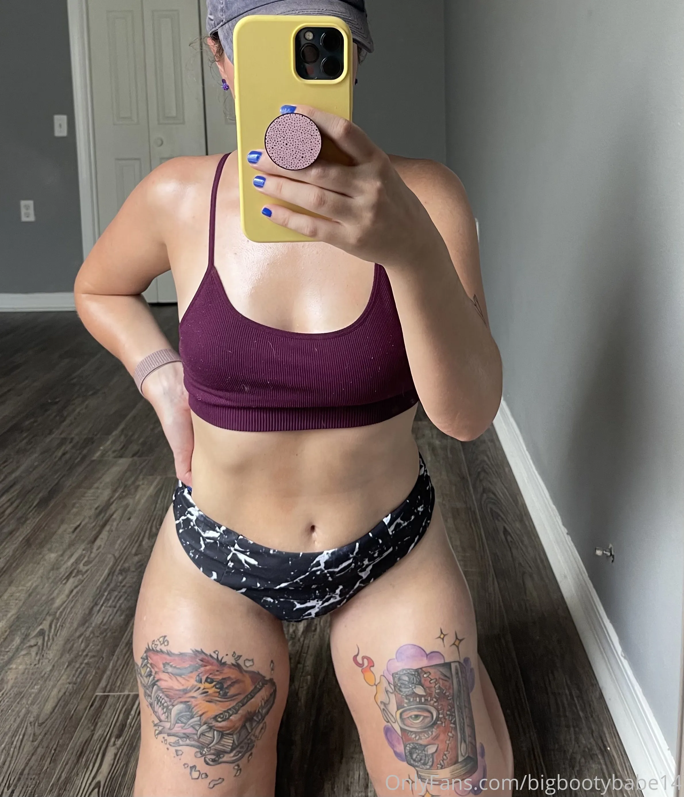 Big Booty Babe photo #6