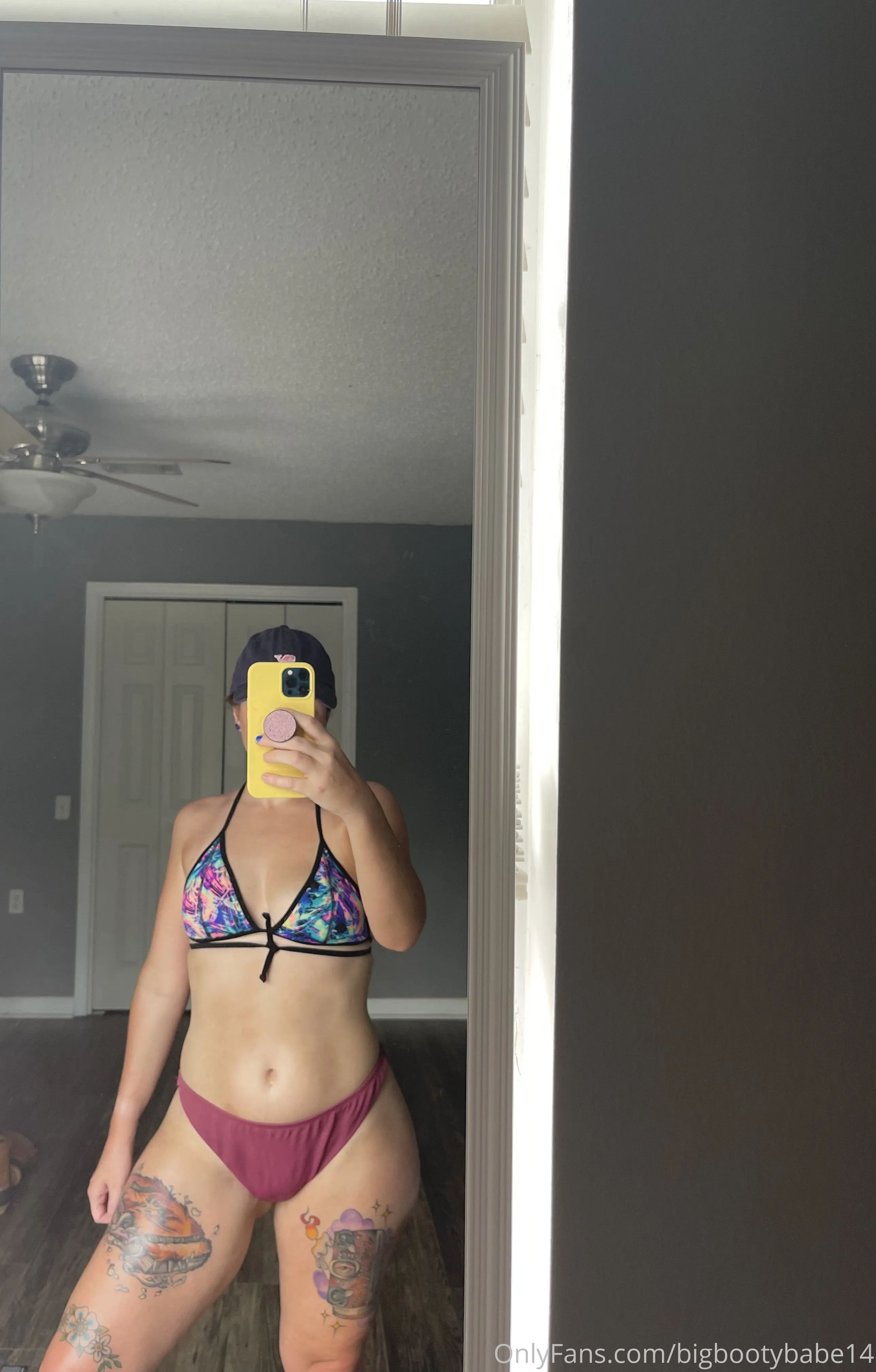 Big Booty Babe photo #3