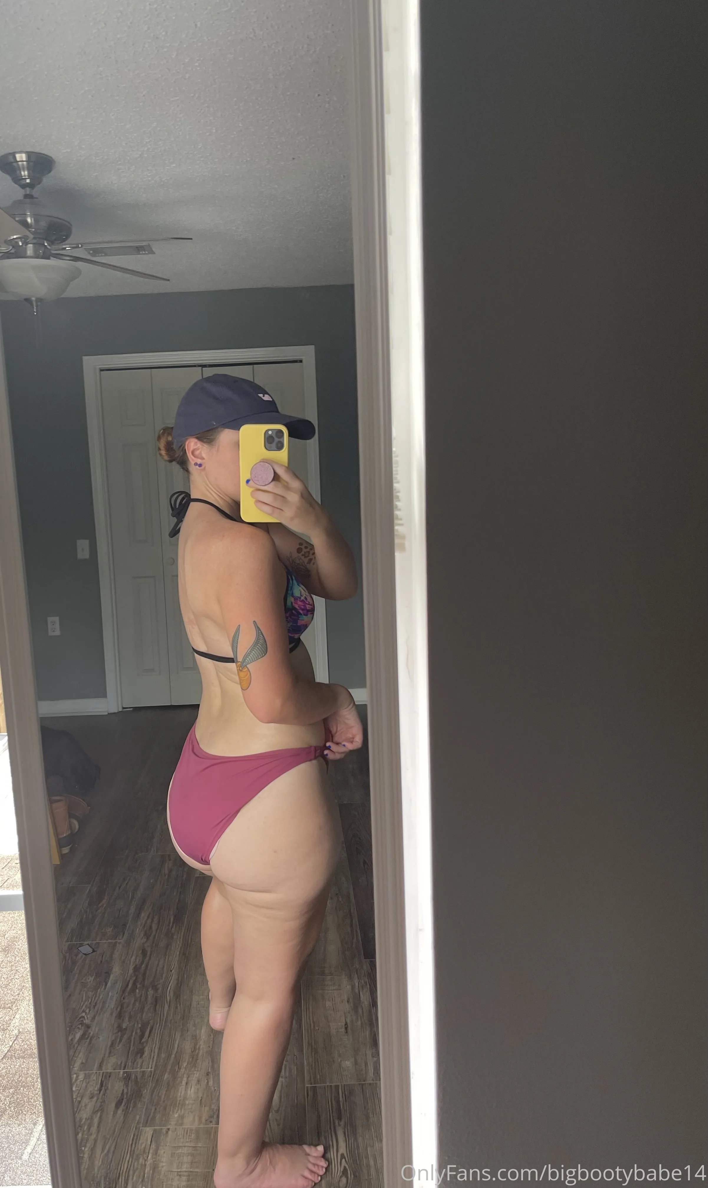 Big Booty Babe photo #4