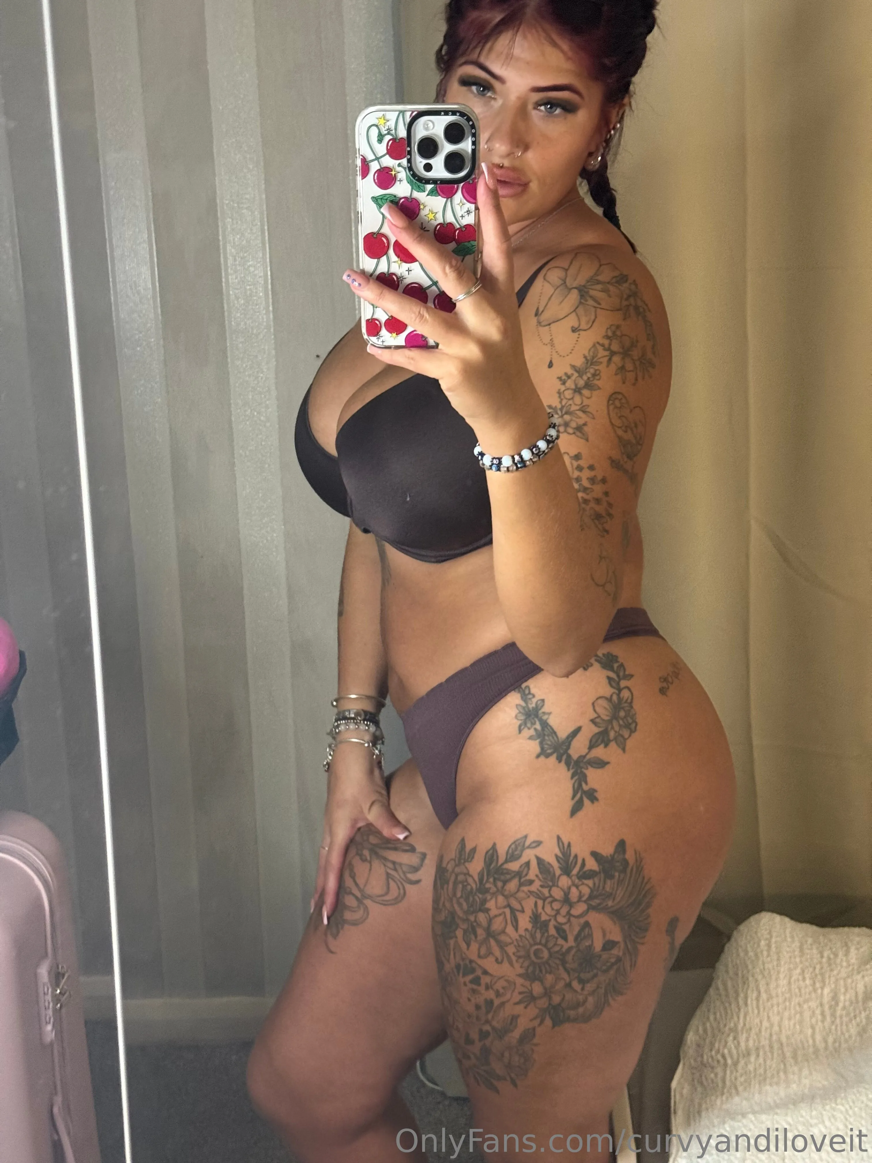 Curves and she loves them 🫶 photo #51