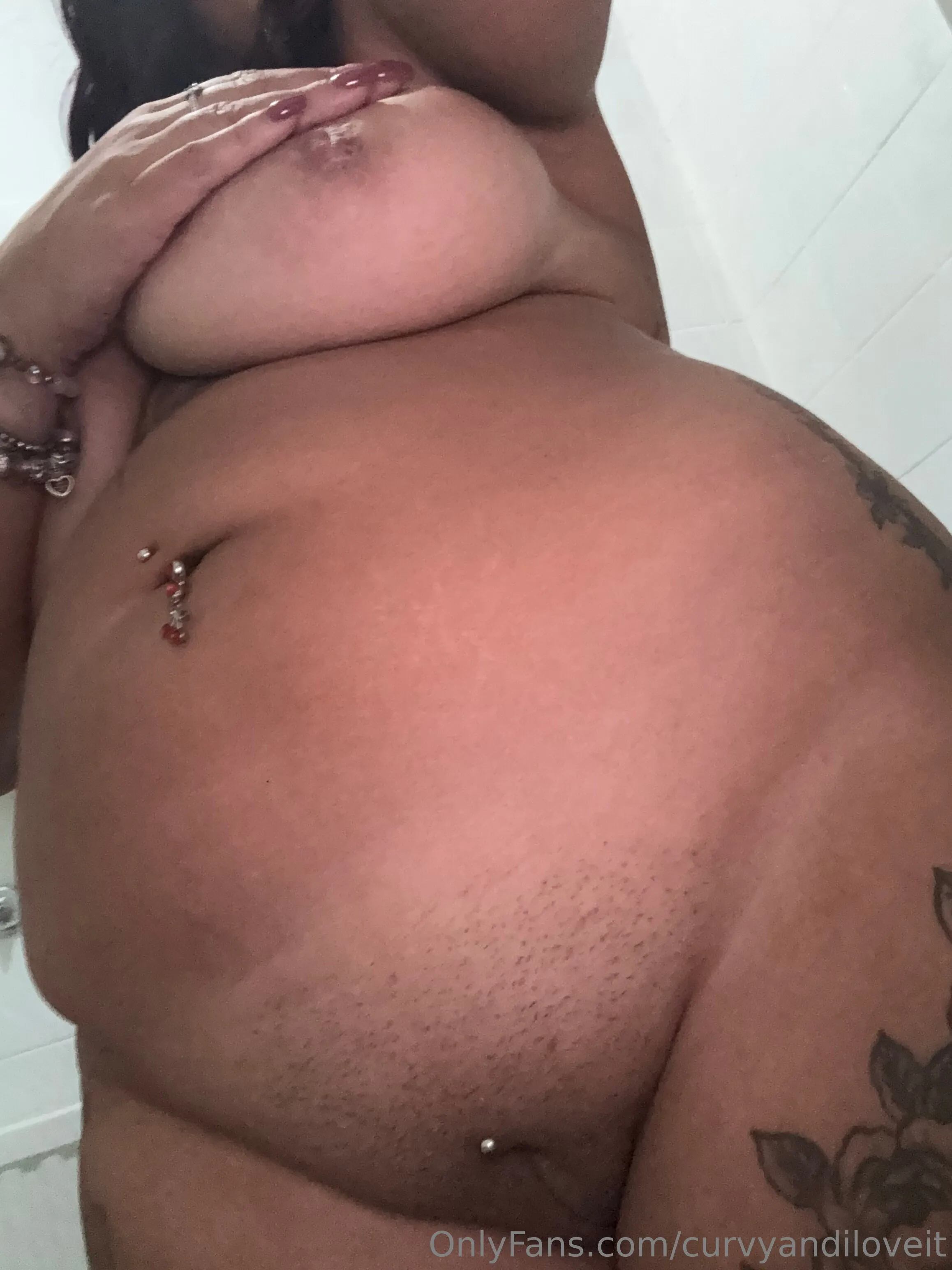 Curves and she loves them 🫶 photo #43