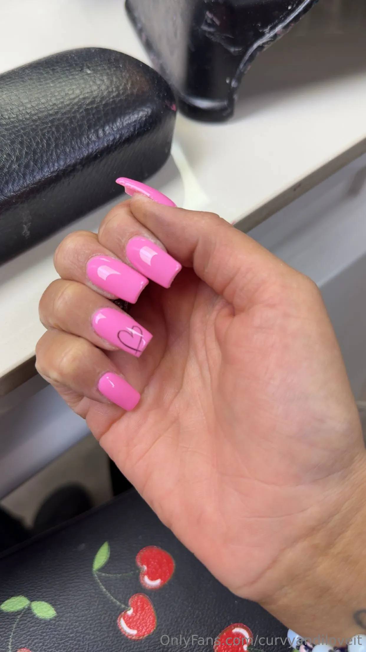 Curves and she loves them 🫶 photo #16