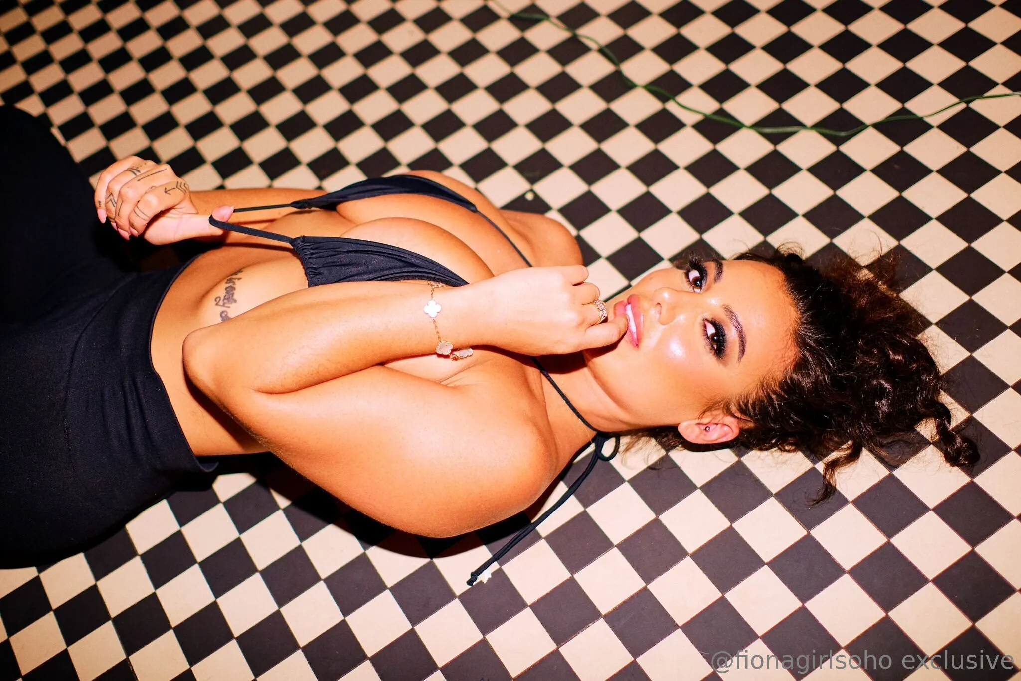 FionaGirlSoho photo #40