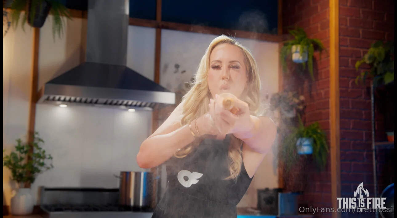 Brett Rossi photo #28