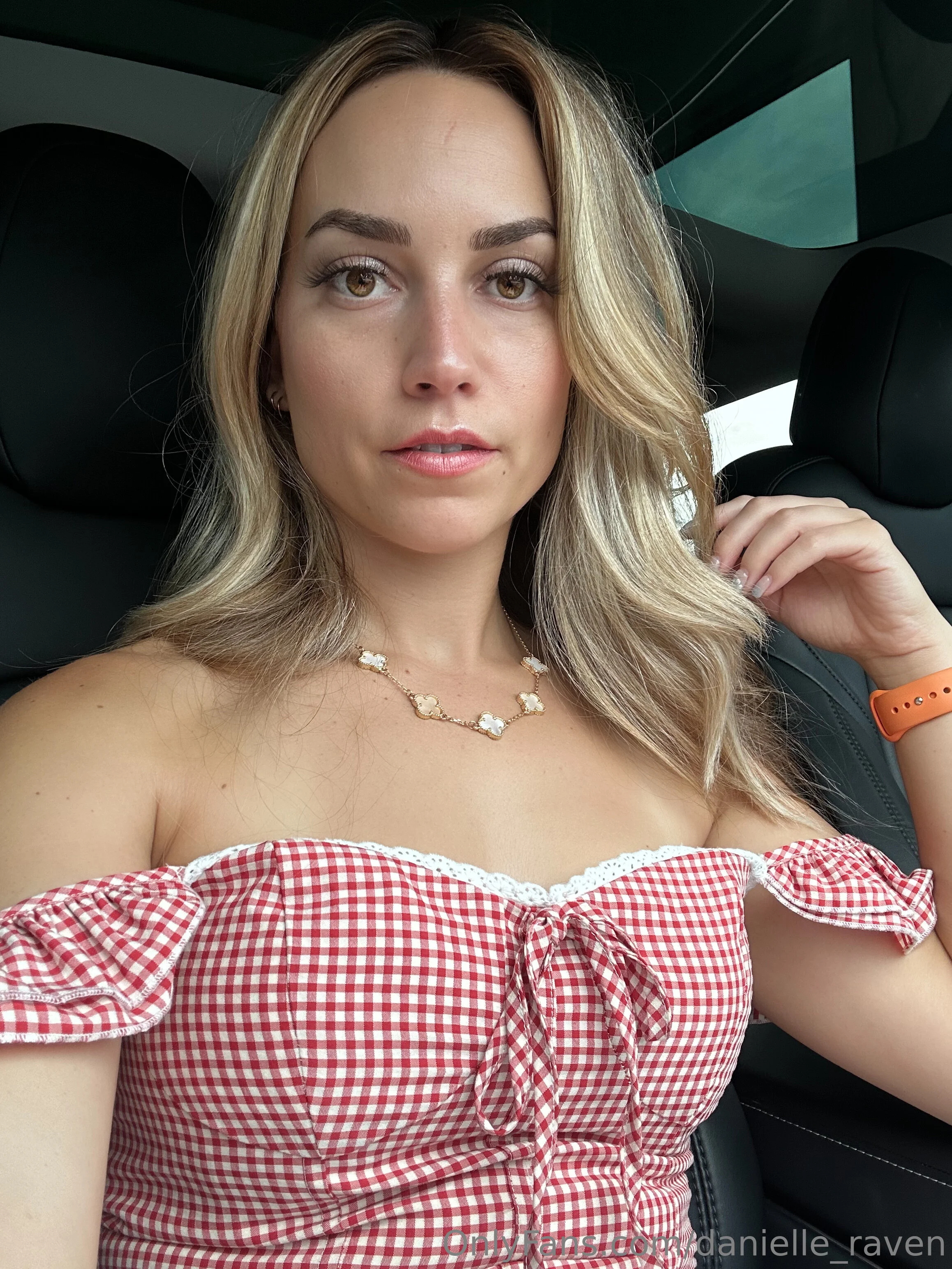 💋 Danielle photo #18