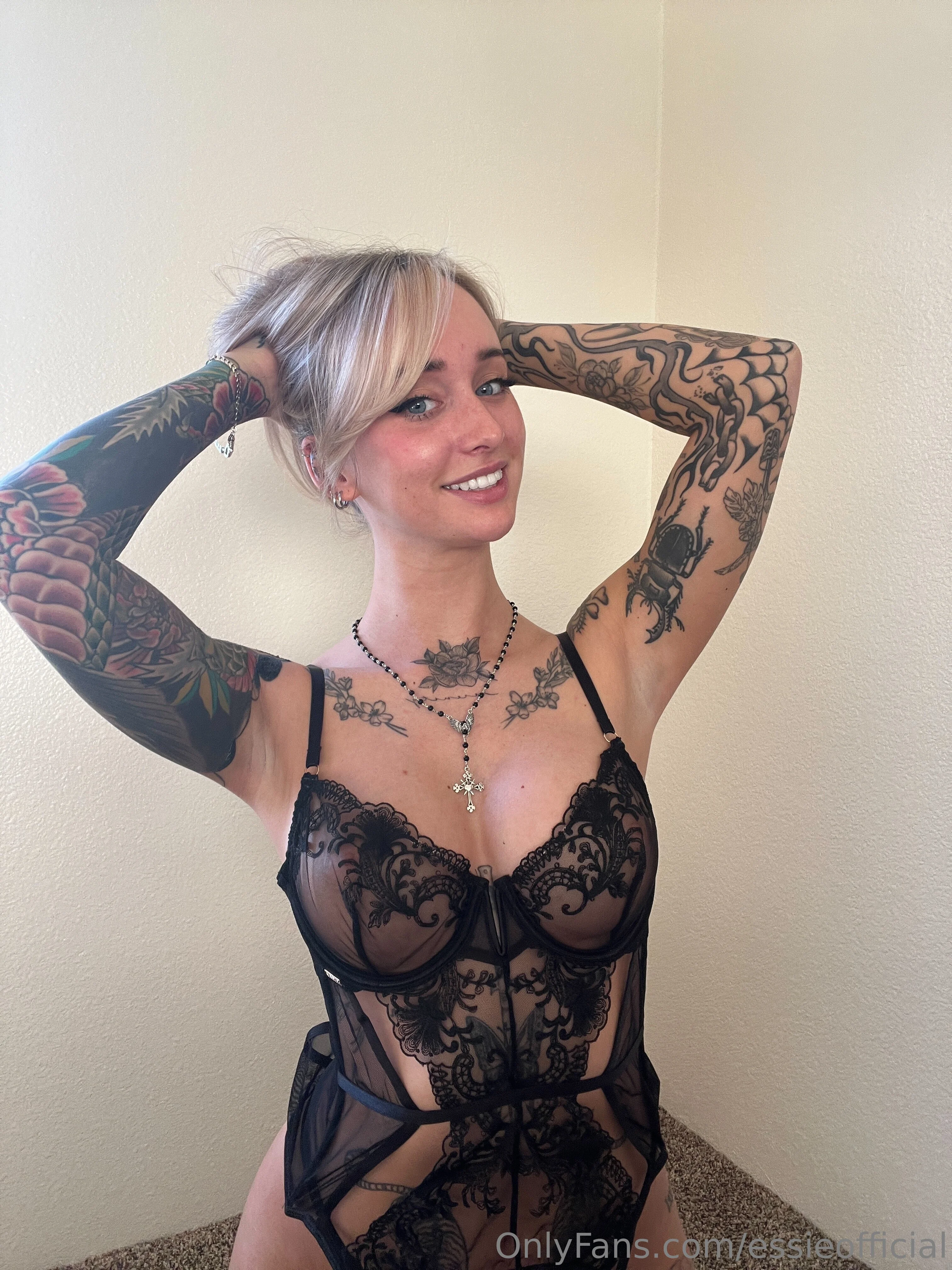 Essie 🌼 photo #42