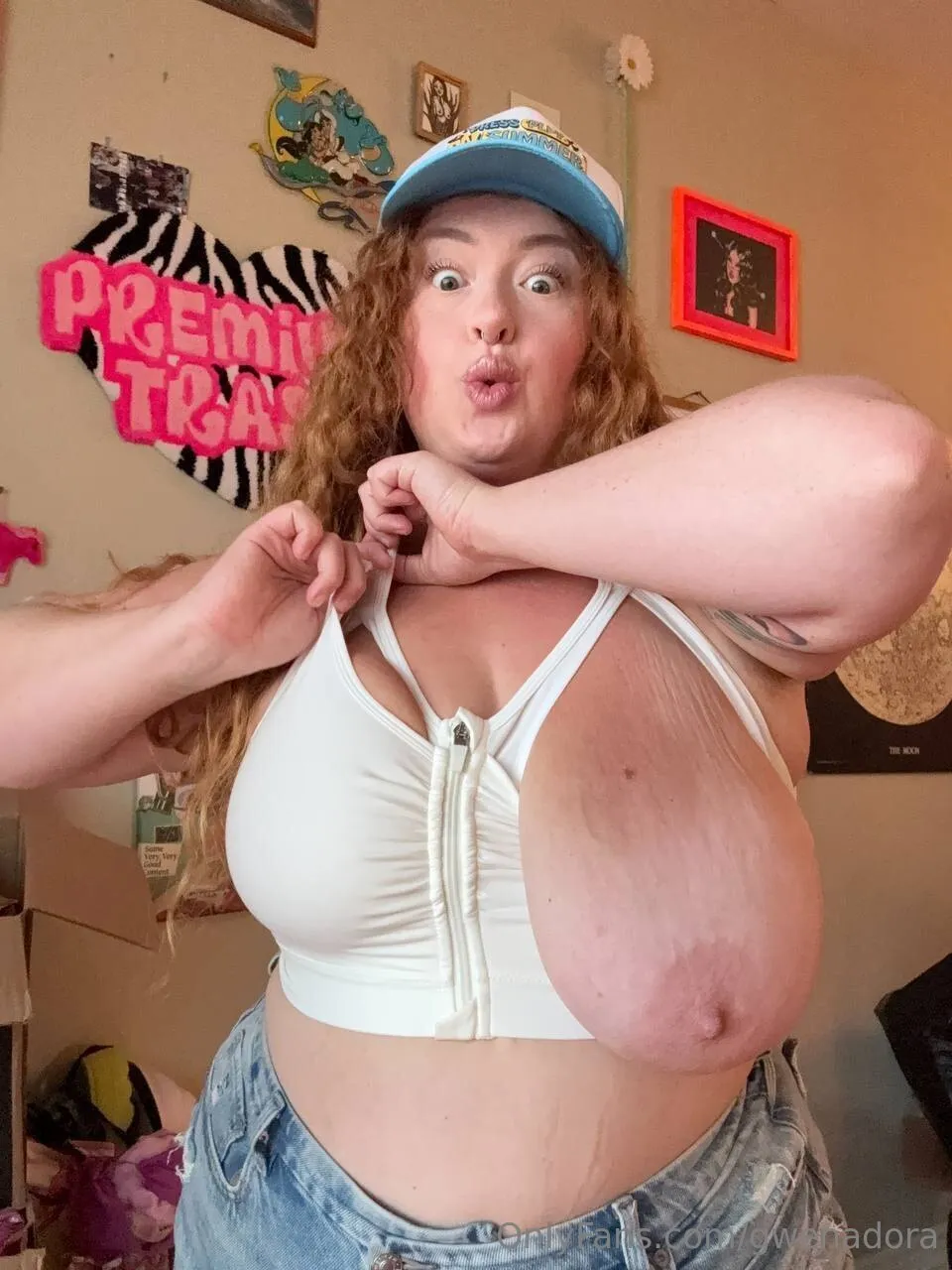 Gwen Adora photo #80