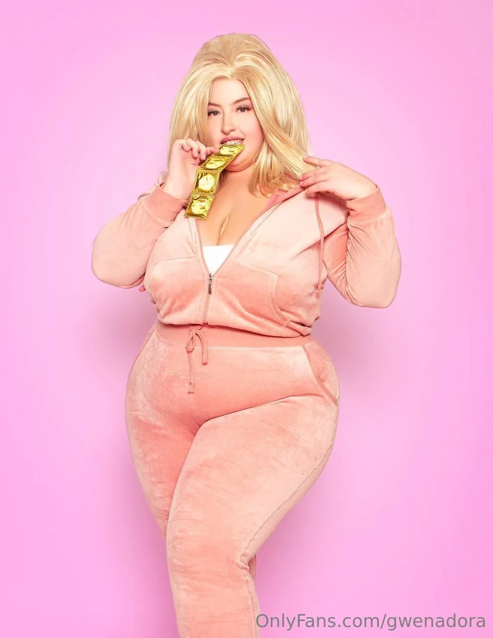 Gwen Adora photo #26