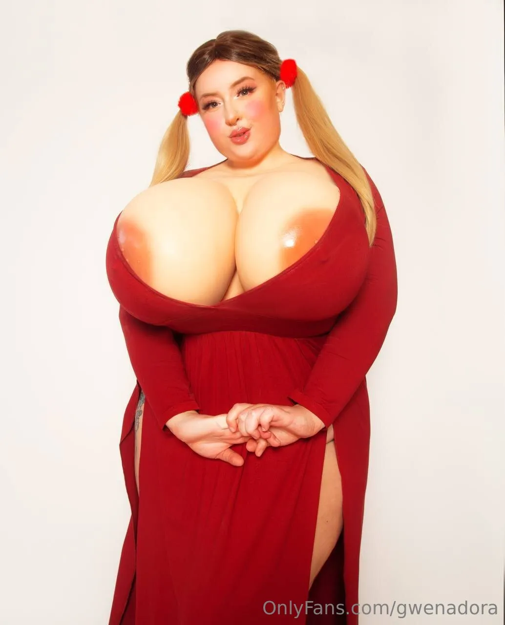 Gwen Adora photo #19