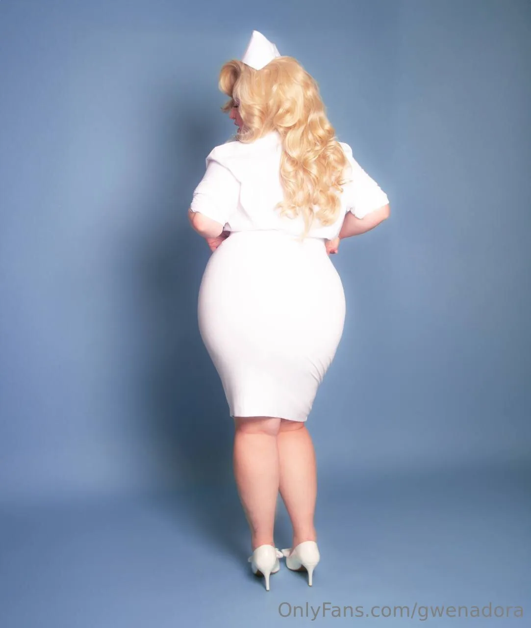 Gwen Adora photo #9