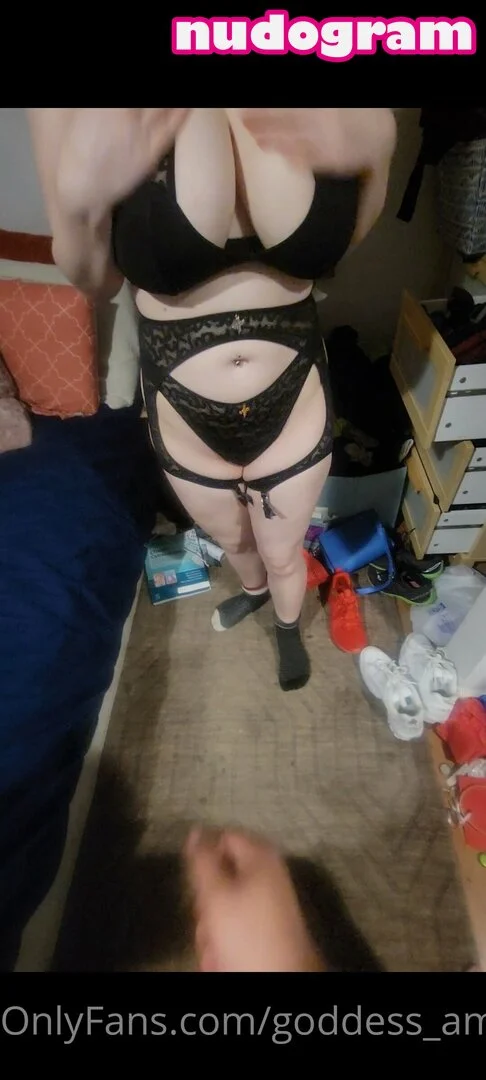 Goddess Amber photo #5