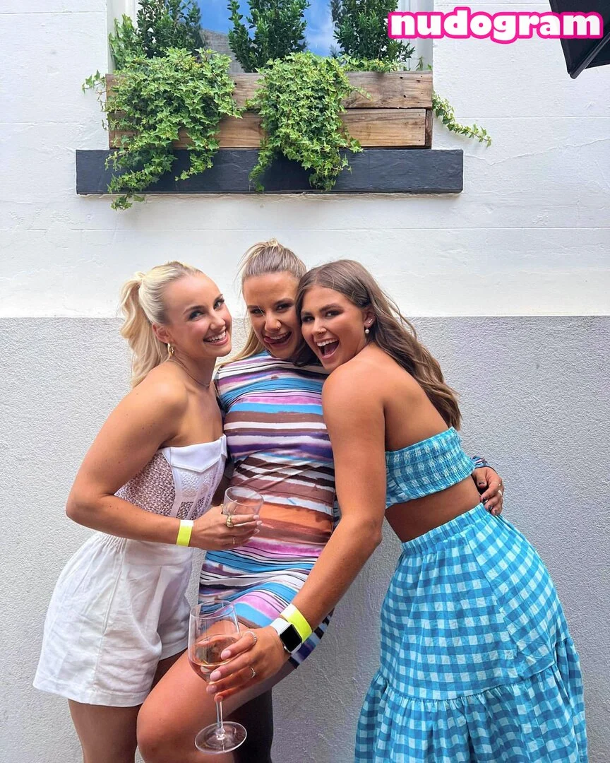 Mikalah Burgess photo #6