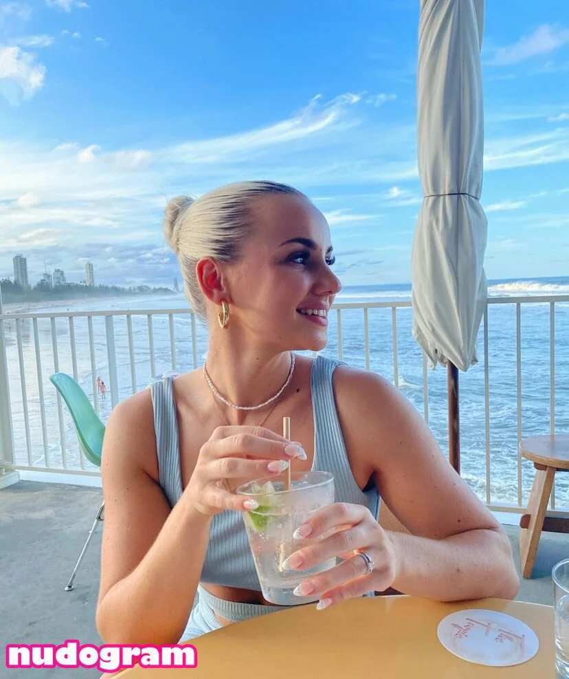 Mikalah Burgess photo #9