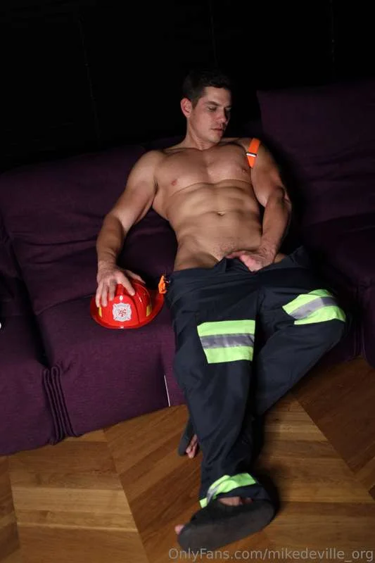 Mike DeVille photo #26