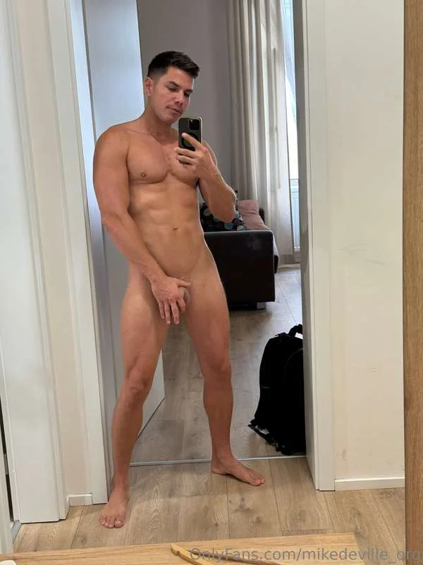 Mike DeVille photo #23