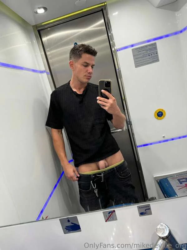 Mike DeVille photo #22