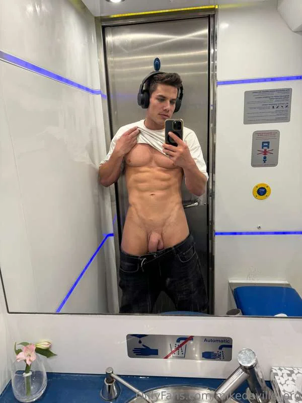 Mike DeVille photo #20