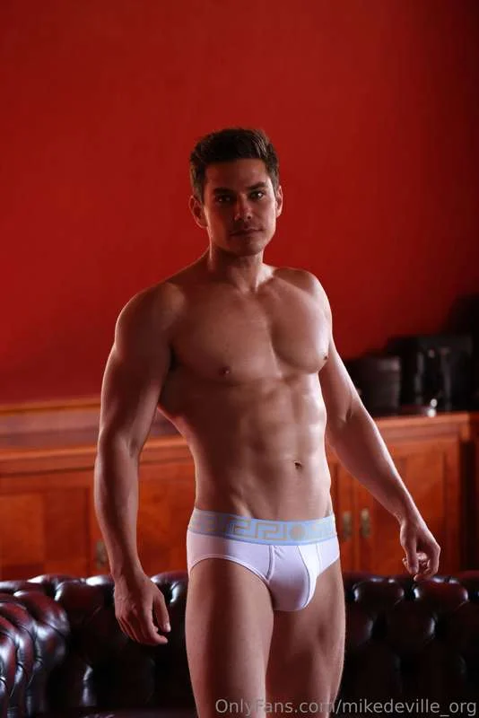 Mike DeVille photo #17