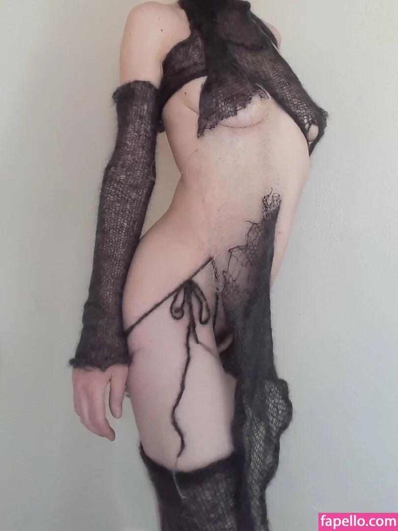 Violette Hay photo #2