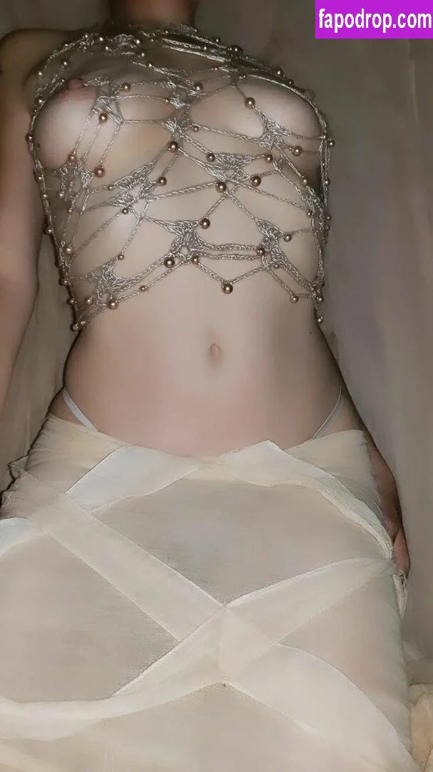 Violette Hay photo #27