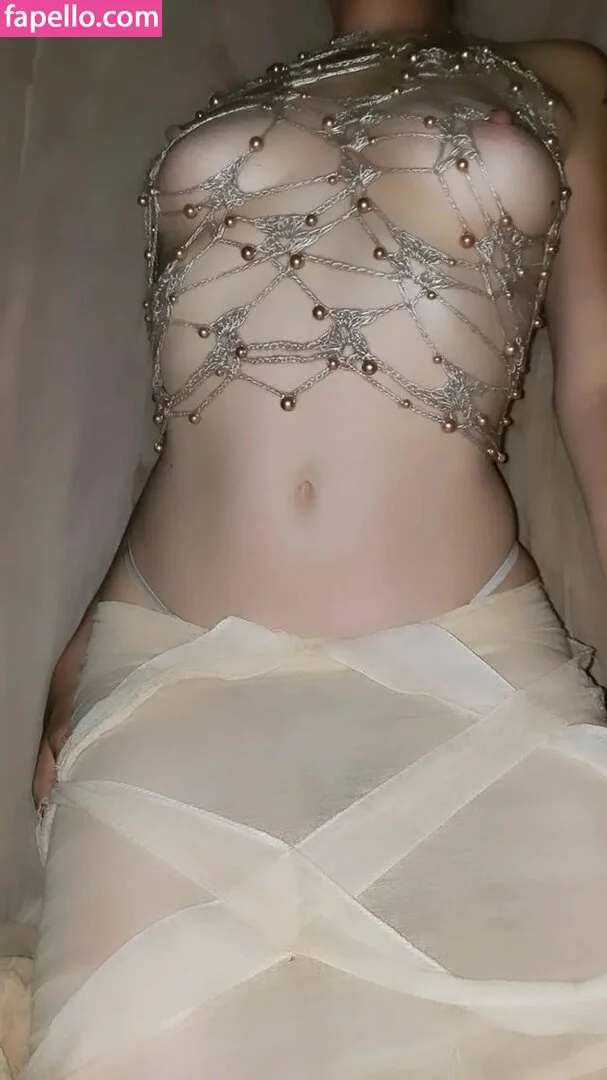 Violette Hay photo #9