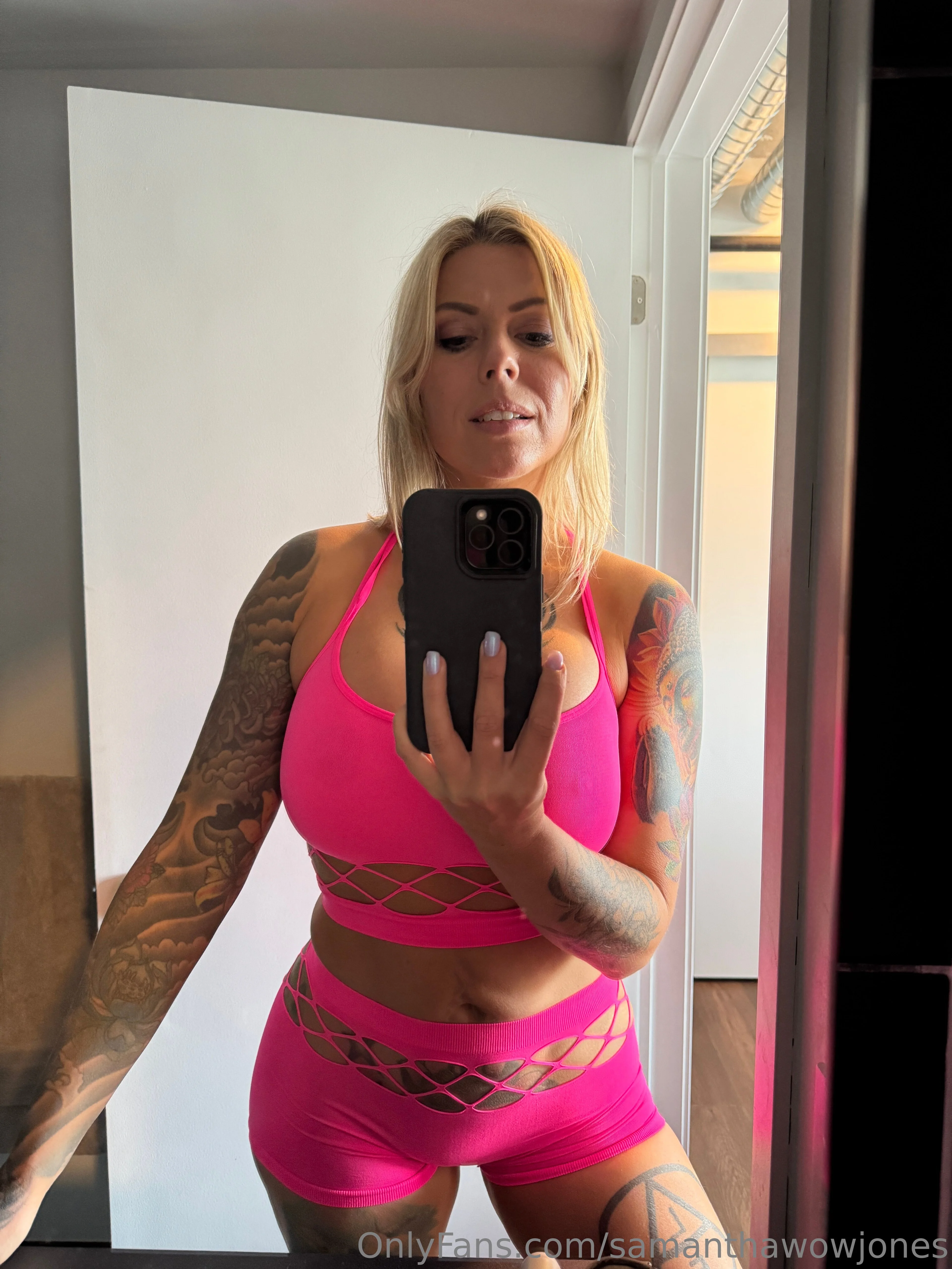 Samantha Jones photo #46