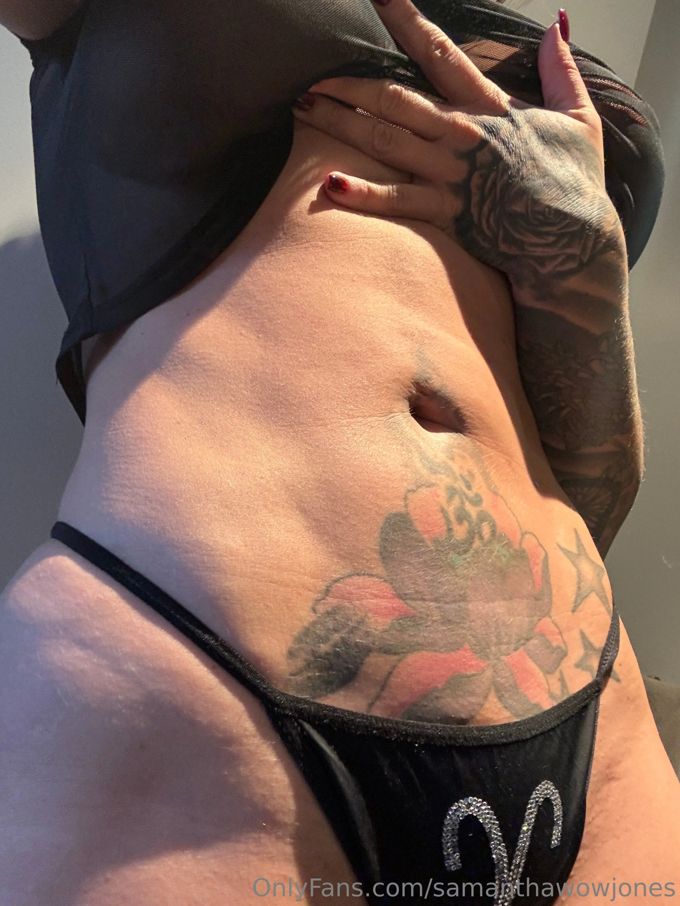 Samantha Jones photo #14