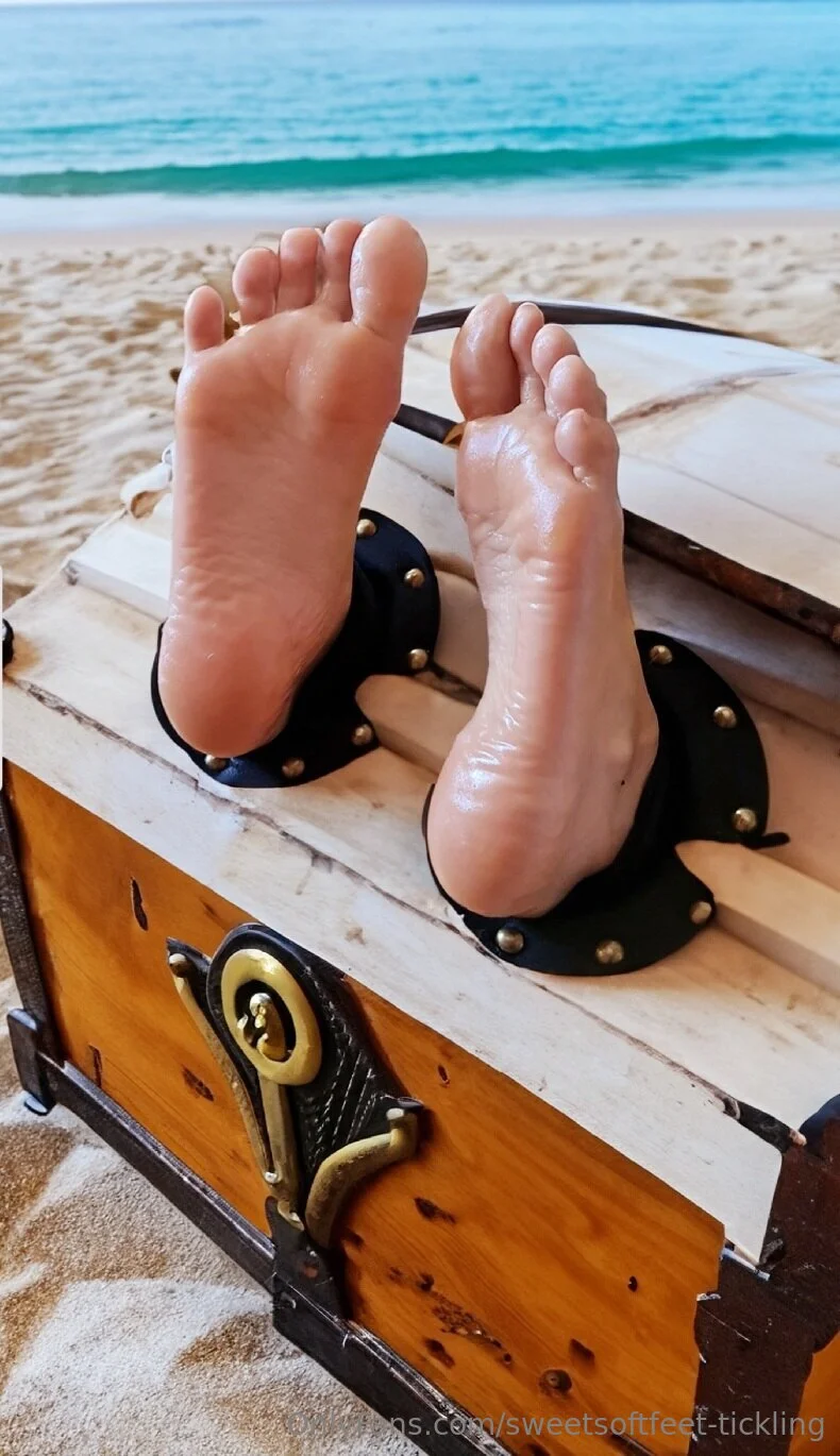 Sweetsoftfeet tickling experience photo #14