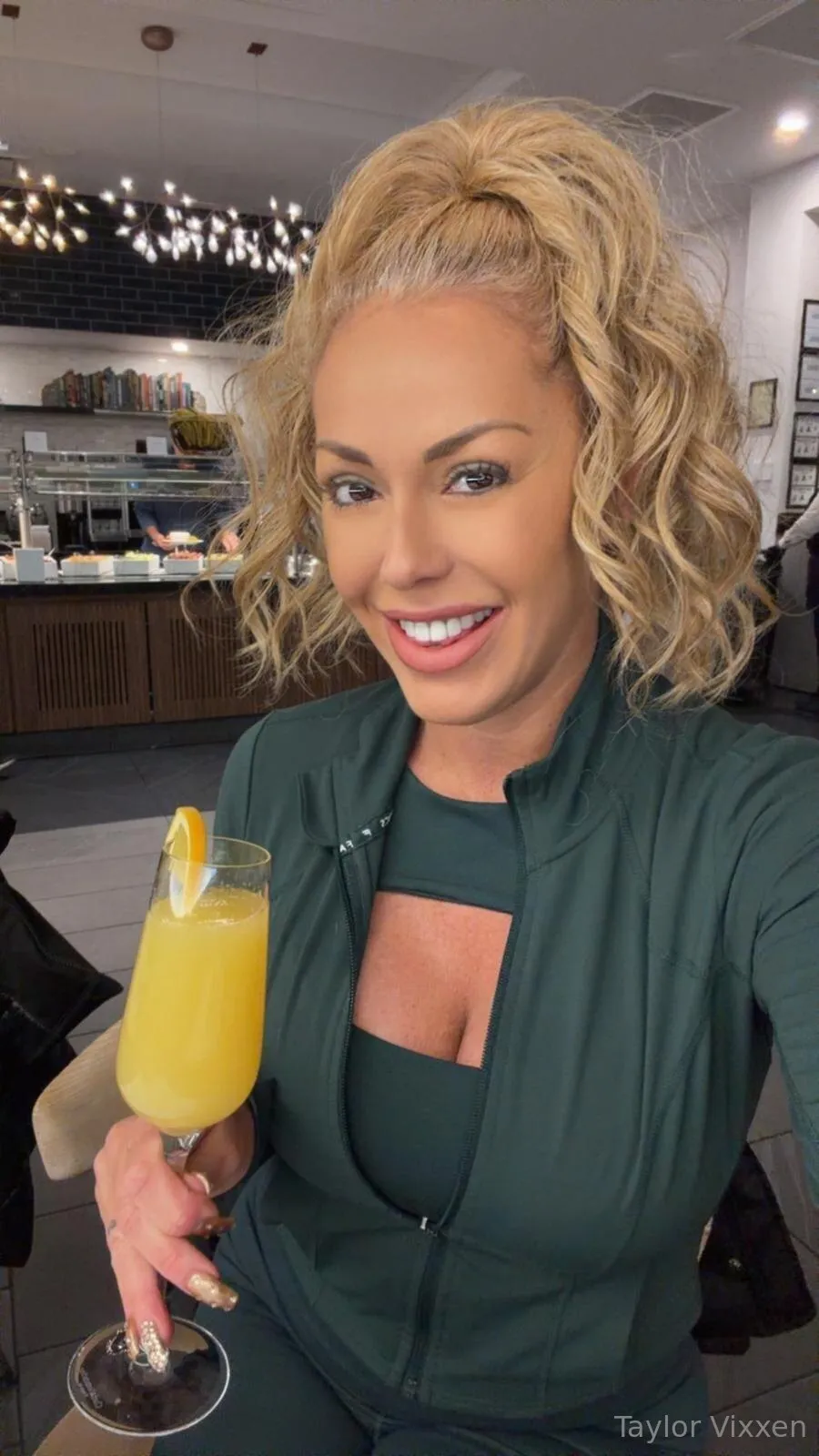 Taylor Vixxen photo #2