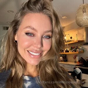 Nicole Aniston photo #62